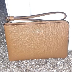 NWT Coach Wrislet Light Saddle Brown